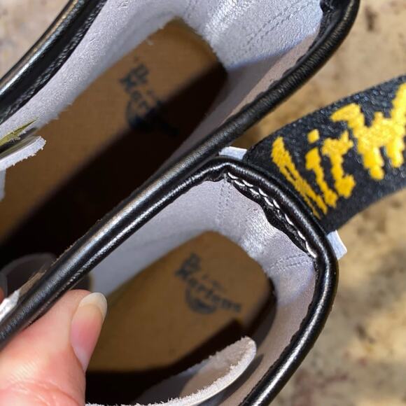 Doc Dr Martens $150 11821 White Gloss Leather Boots 8 Eyelet US Women’s 7 - Picture 8 of 15